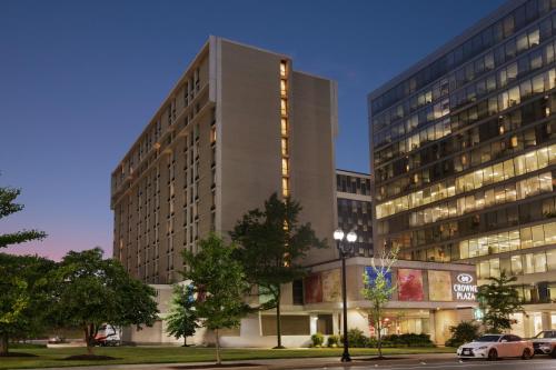 Arlington Hotels With Balcony