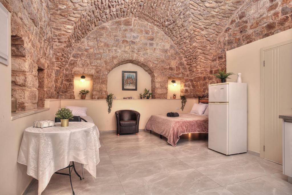 hotels with balcony in Safed