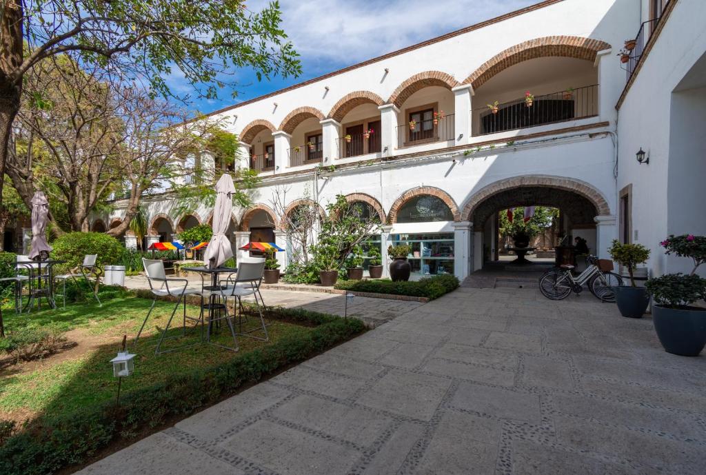 hotels with balcony in Leon