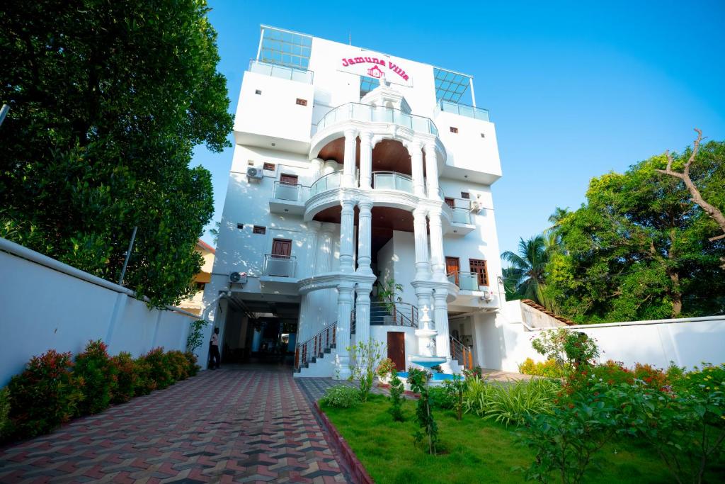 hotels with balcony in Jaffna