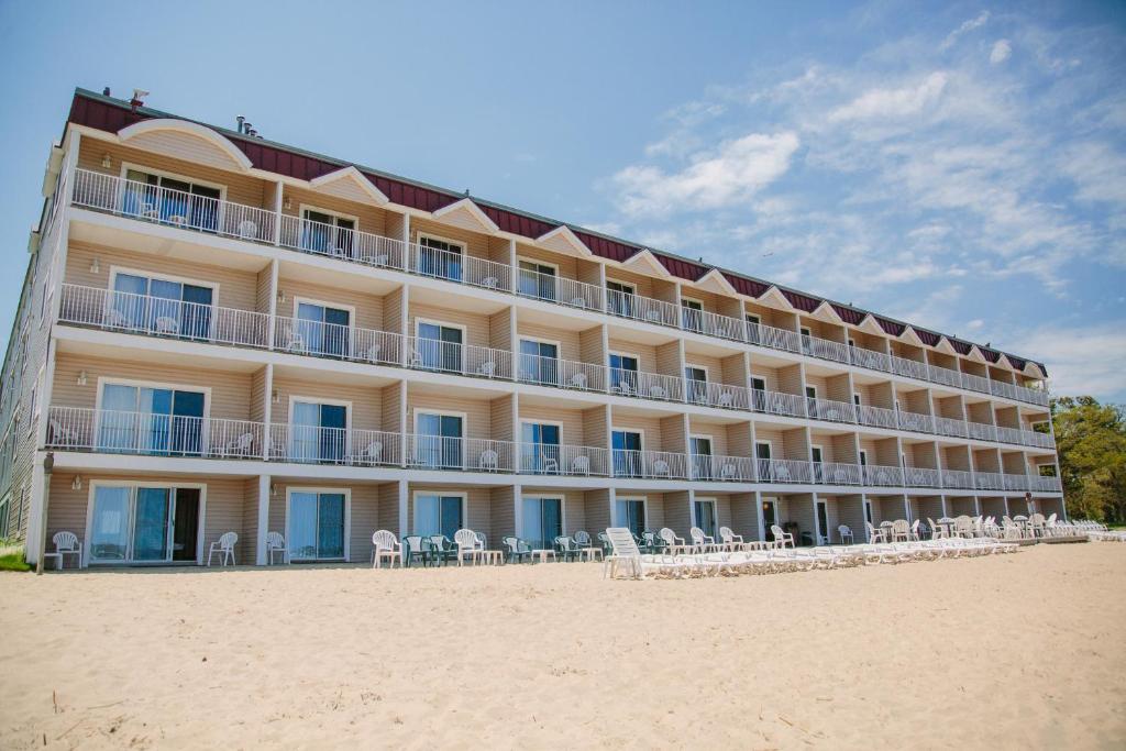 hotels with balcony in Traverse City