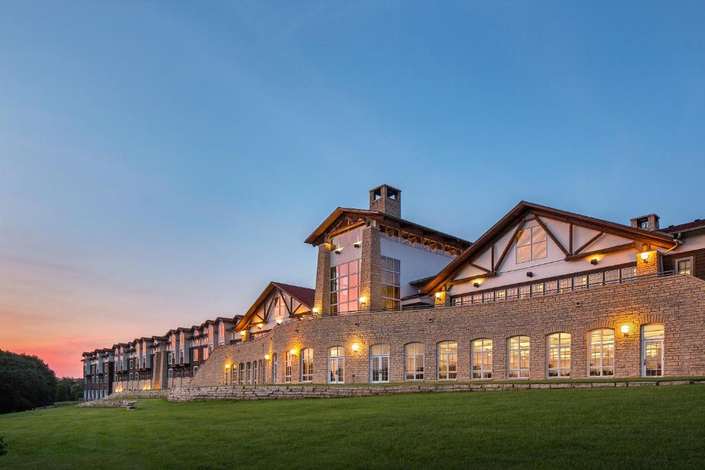 hotels with balcony in Nebraska