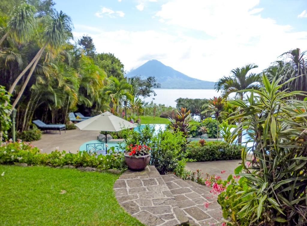 hotels with balcony in Panajachel