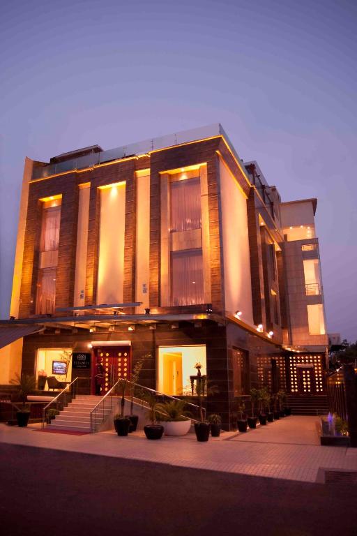 hotels with balcony in New Delhi