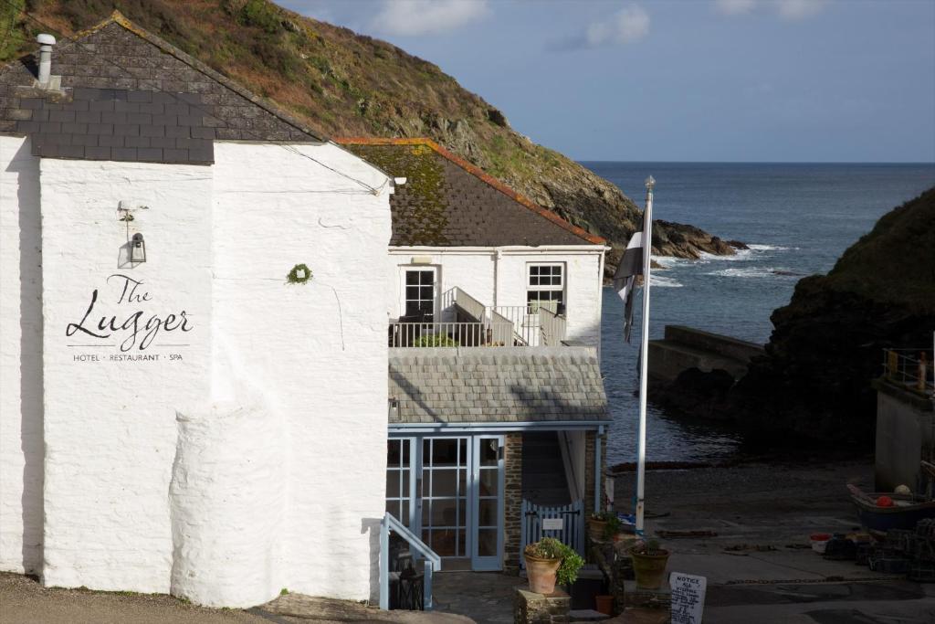 hotels with balcony in Portloe