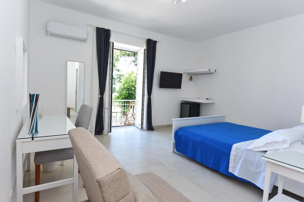 hotels with balcony in Santa Maria Di Castellabate