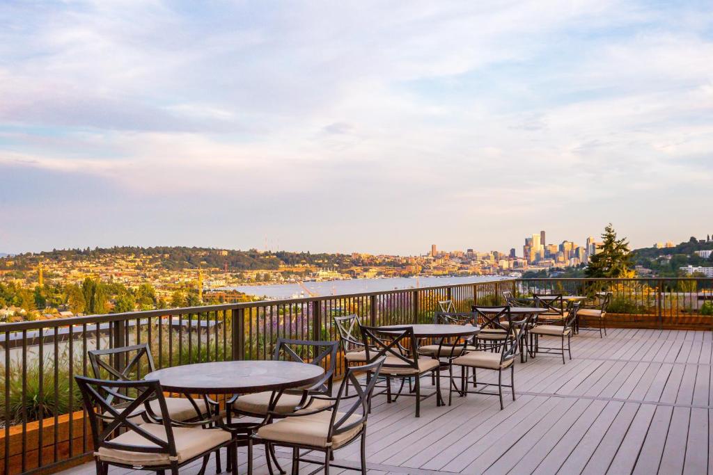 hotels with balcony in Seattle