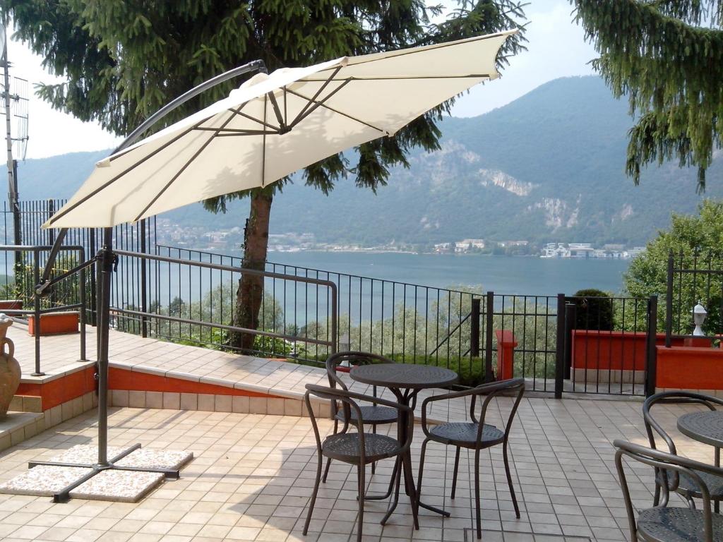 hotels with balcony in Lake Iseo