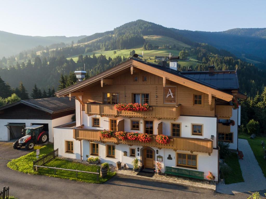 hotels with balcony in Leogang