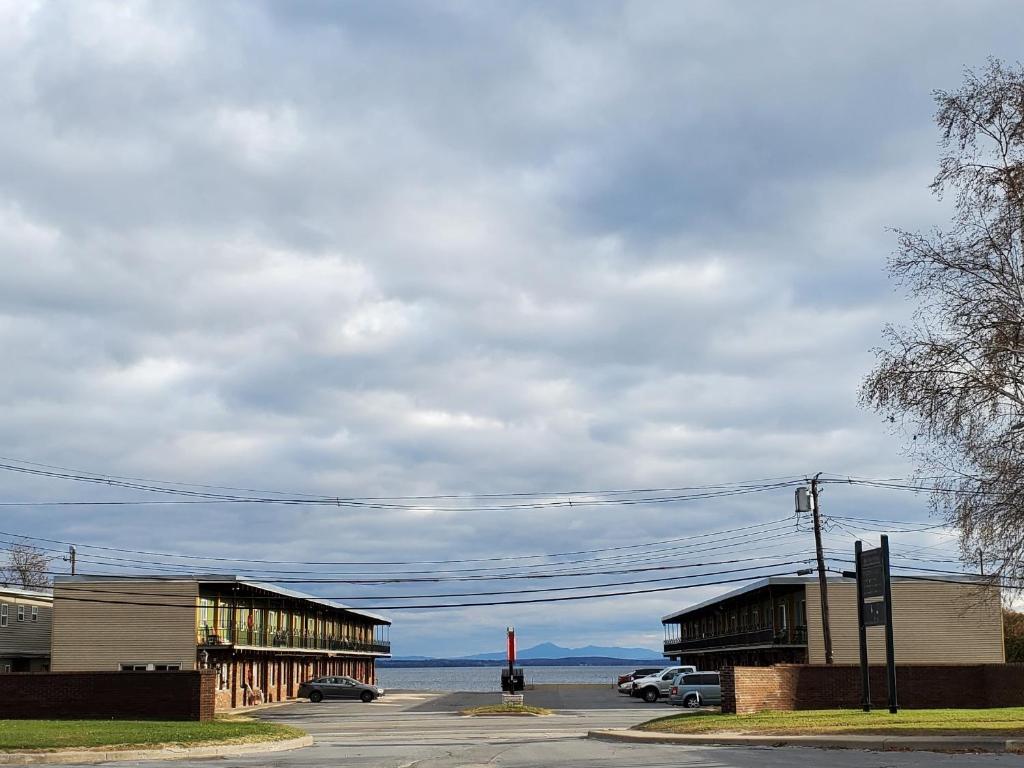 hotels with balcony in Lake Champlain