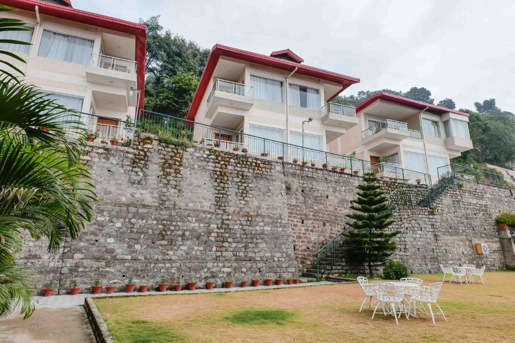 hotels with balcony in Kasauli