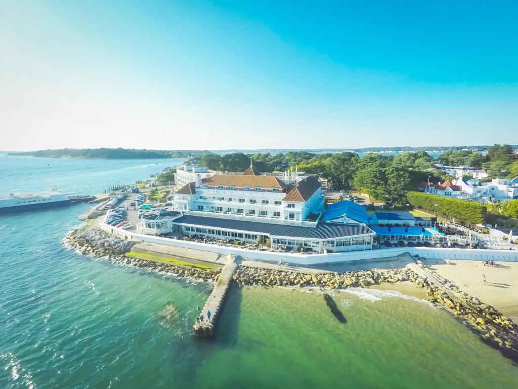 hotels with balcony in Poole