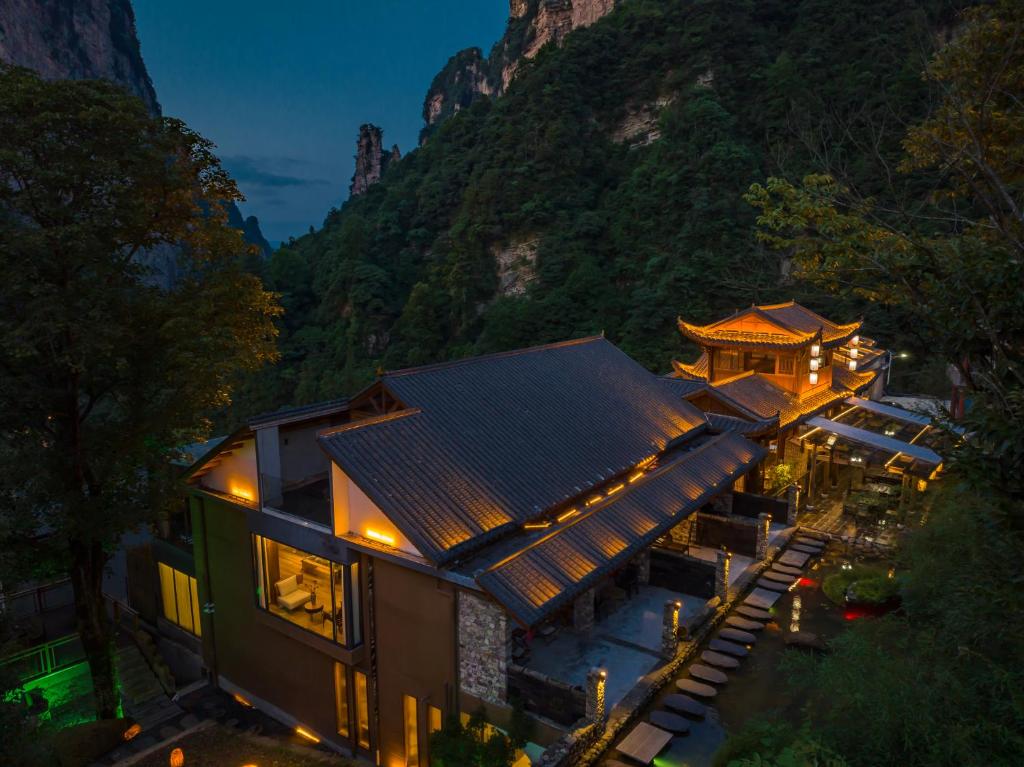 hotels with balcony in Zhangjiajie