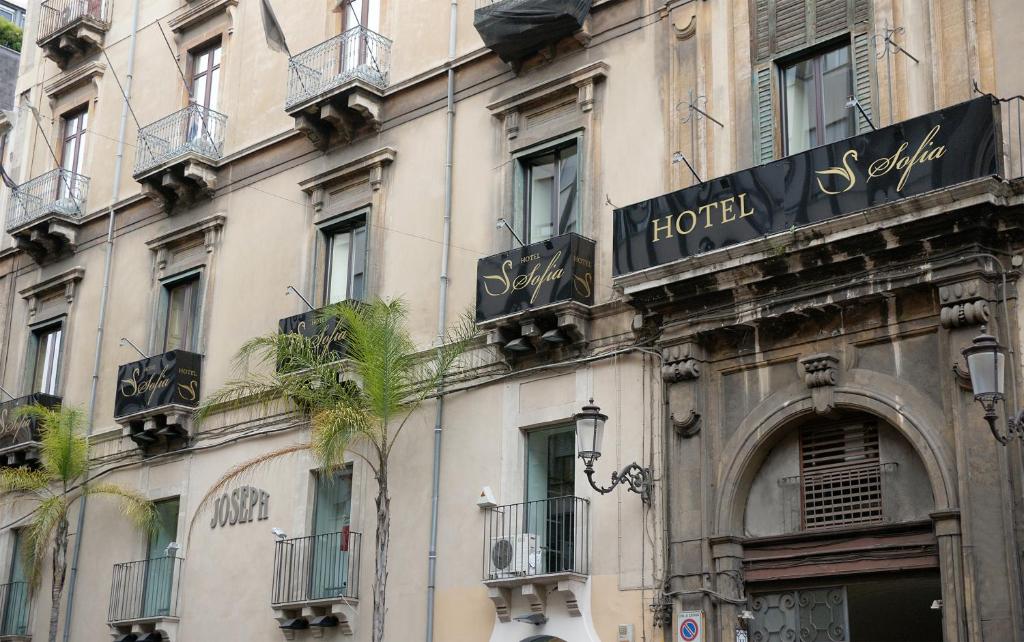 hotels with balcony in Catania City Centre