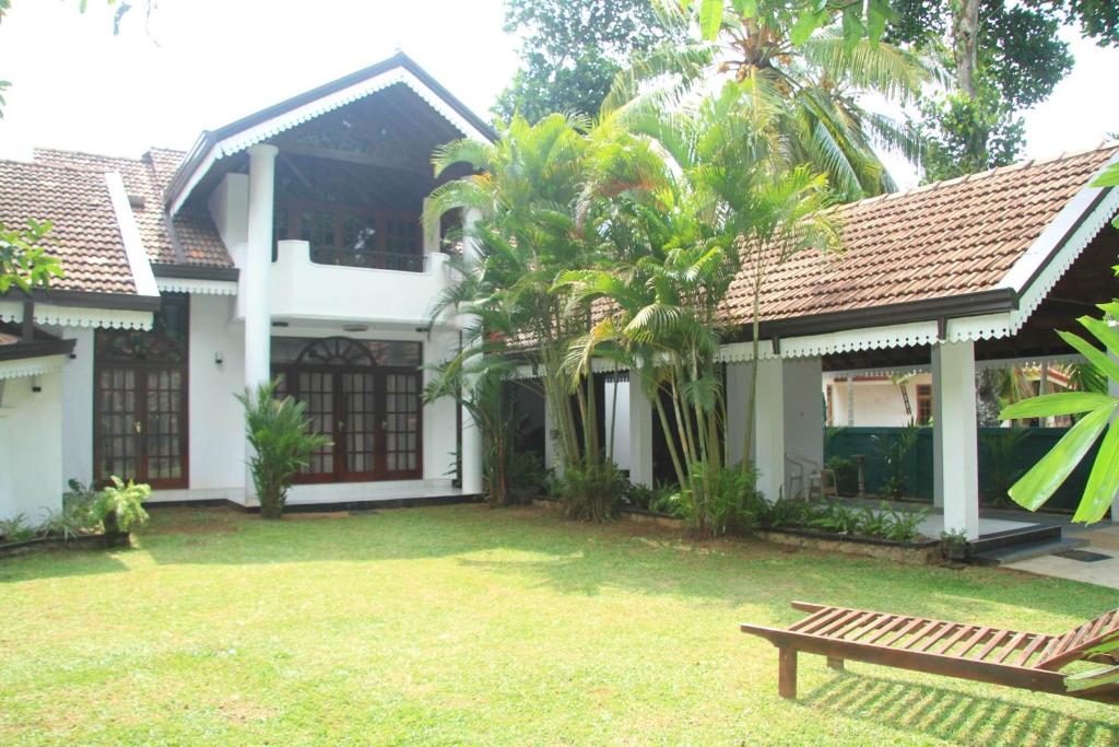 hotels with balcony in Negombo