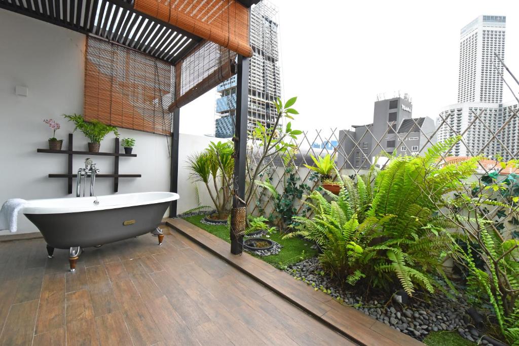 hotels with balcony in Singapore