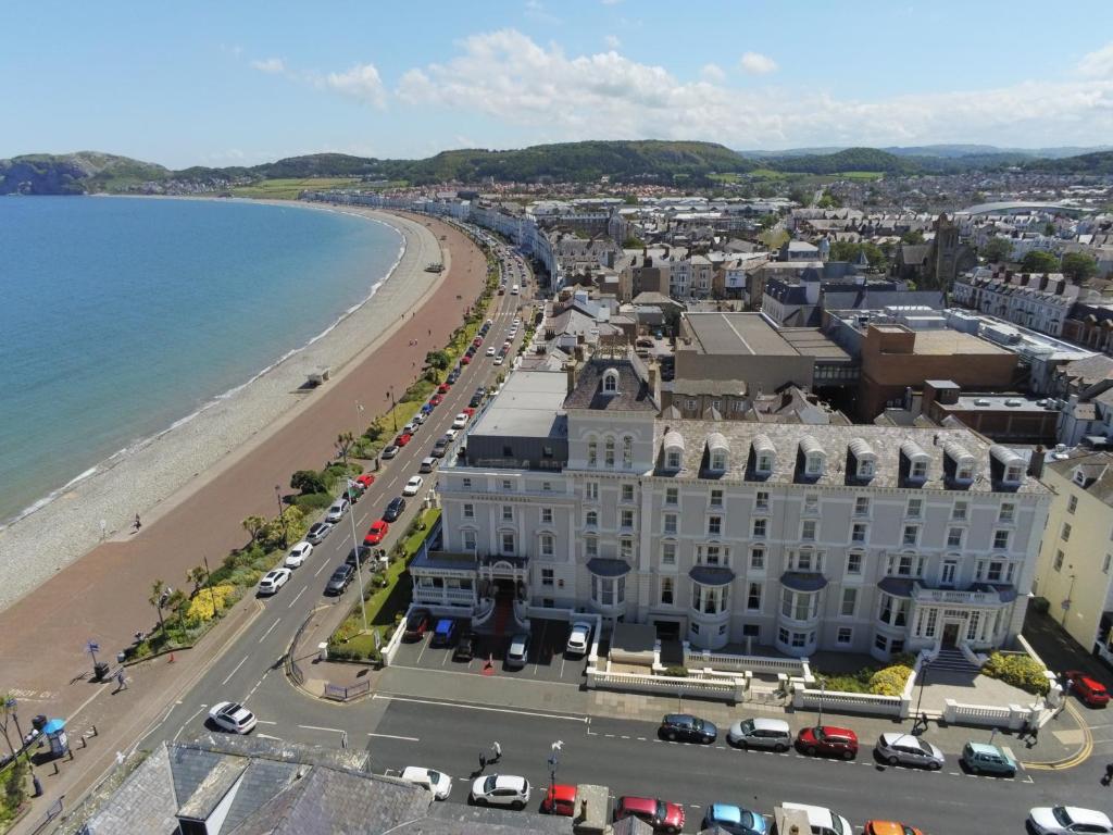 hotels with balcony in Wales United Kingdom