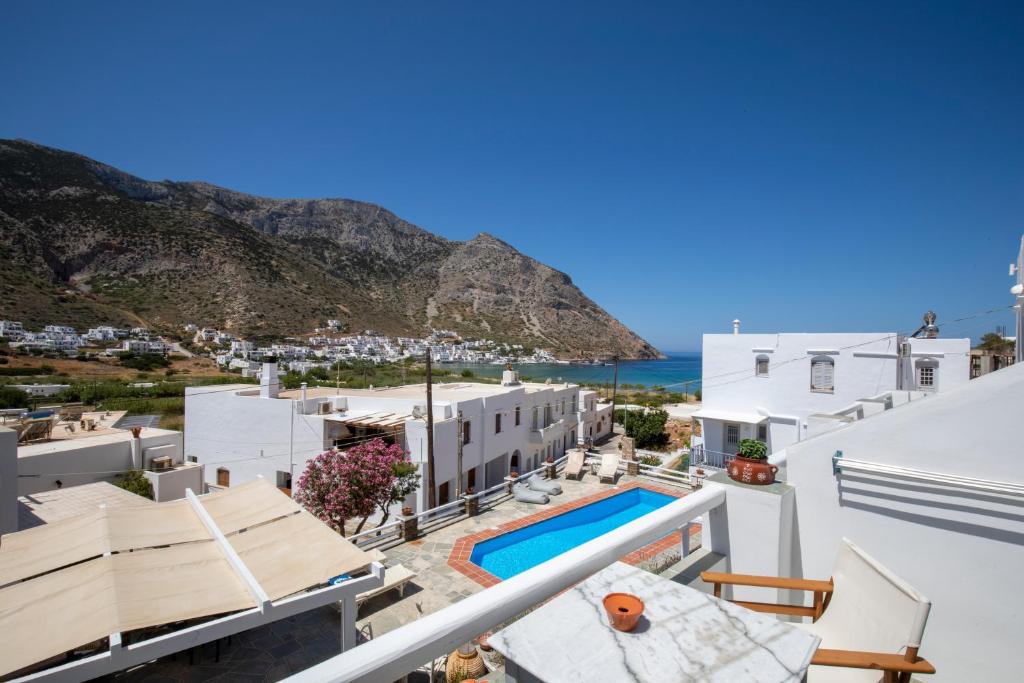 hotels with balcony in Sifnos