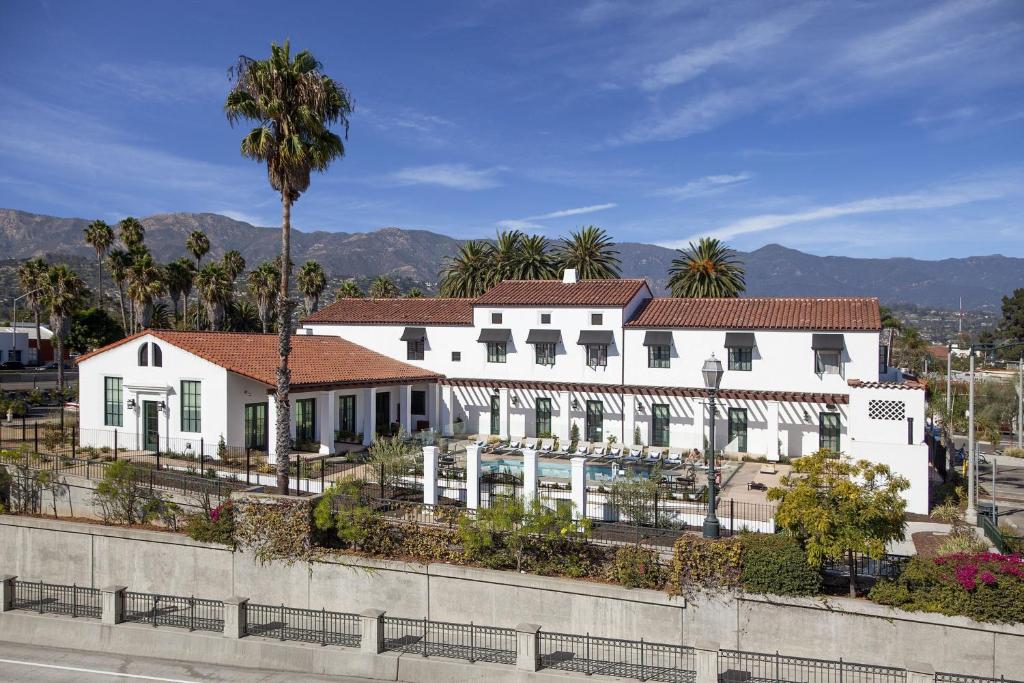 hotels with balcony in Santa Barbara United States East Beach