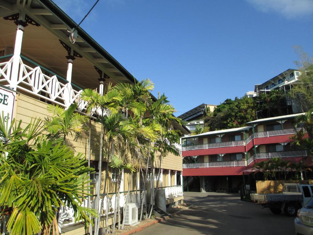 hotels with balcony in Townsville City Bus Interchange