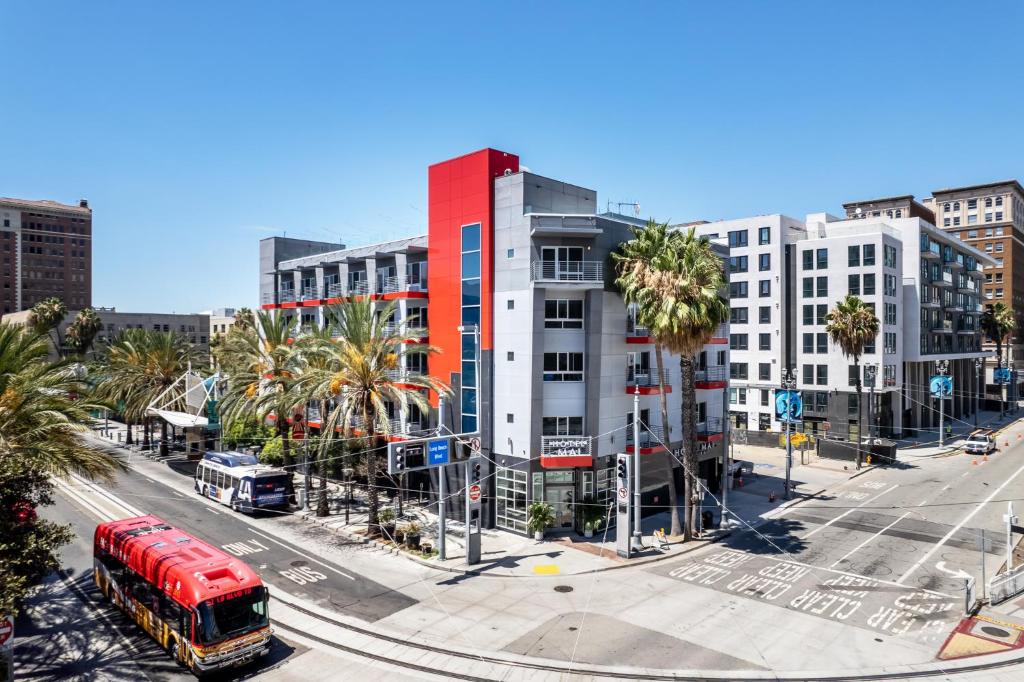 hotels with balcony in Long Beach