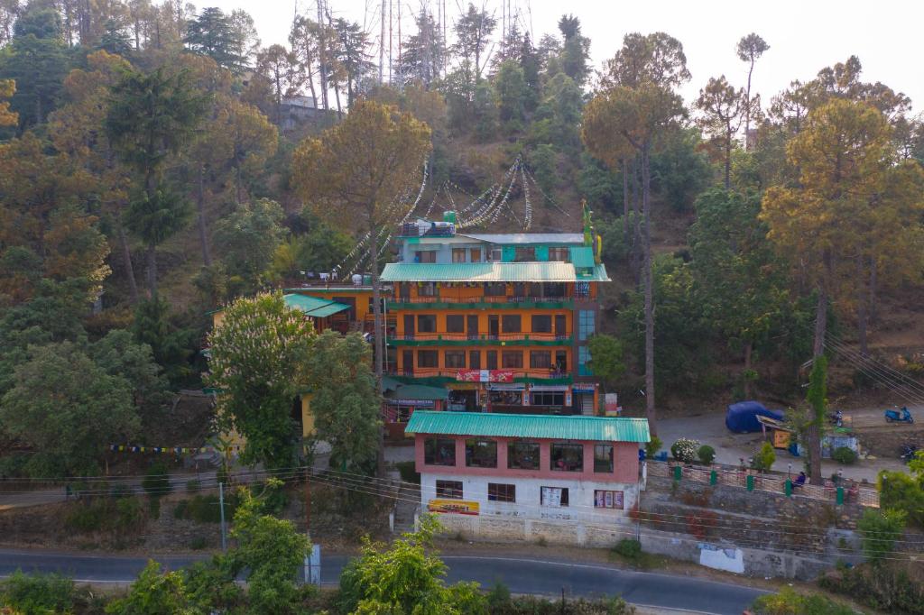 hotels with balcony in Almora