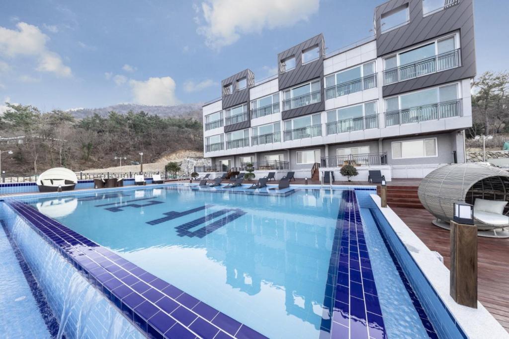 hotels with balcony in Yeosu