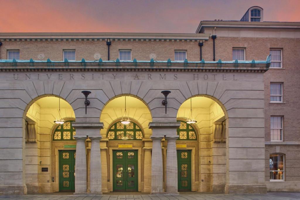 hotels with balcony in Cambridge