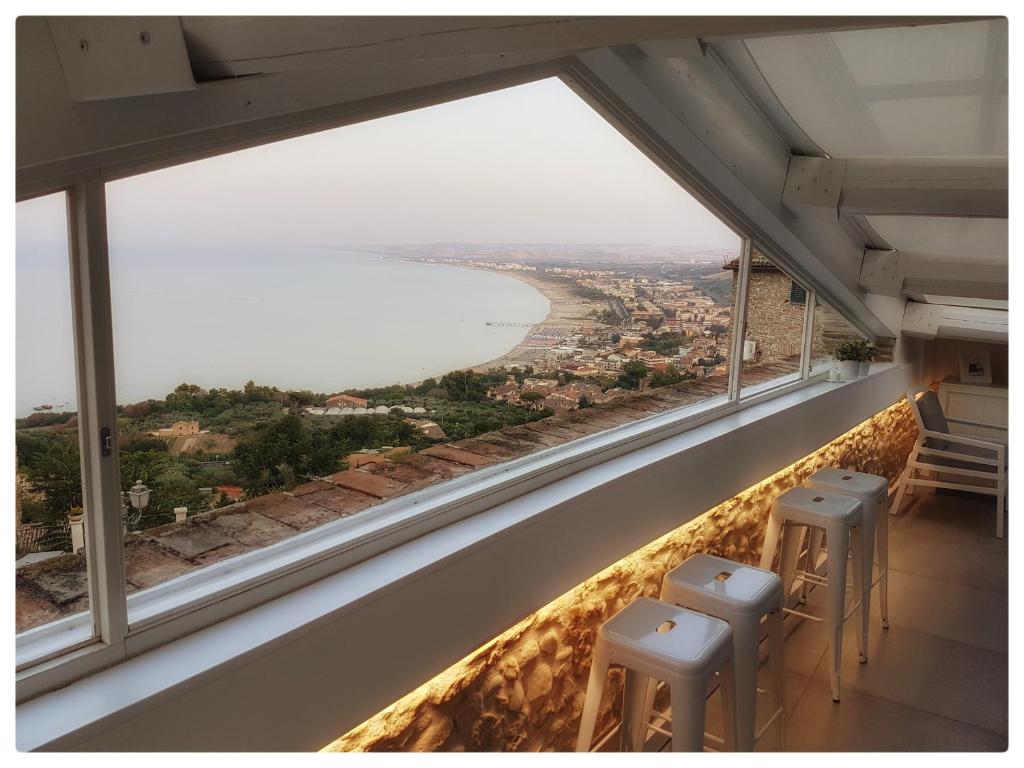 hotels with balcony in Vasto