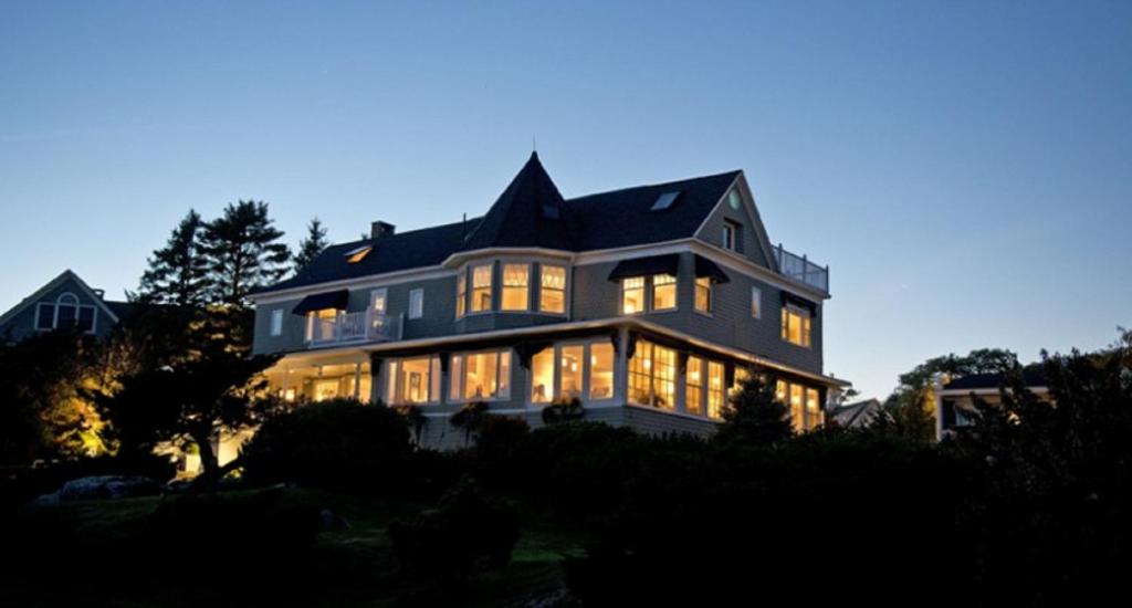 hotels with balcony in Kennebunkport