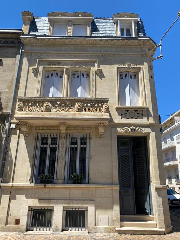 hotels with balcony in Bordeaux Cauderan