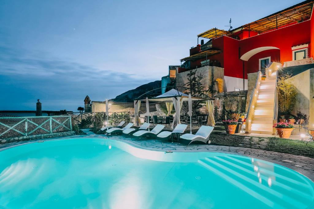 hotels with balcony in Amalfi Coast Italy