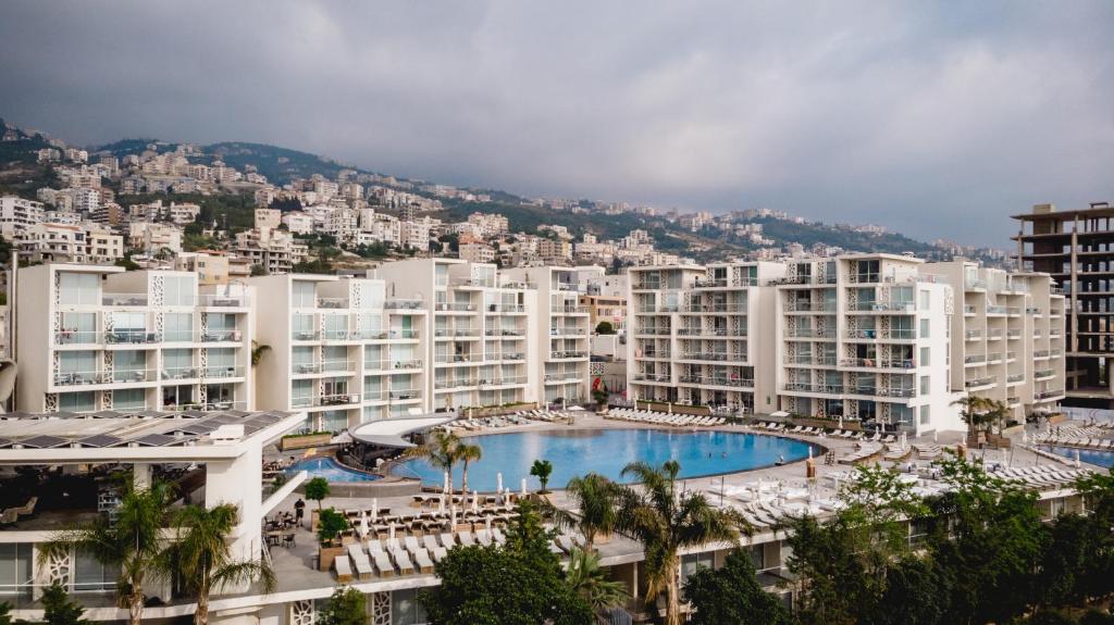 hotels with balcony in Jbeil