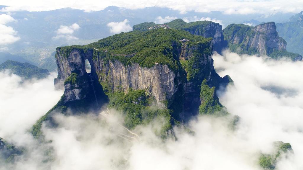 hotels with balcony in Zhangjiajie