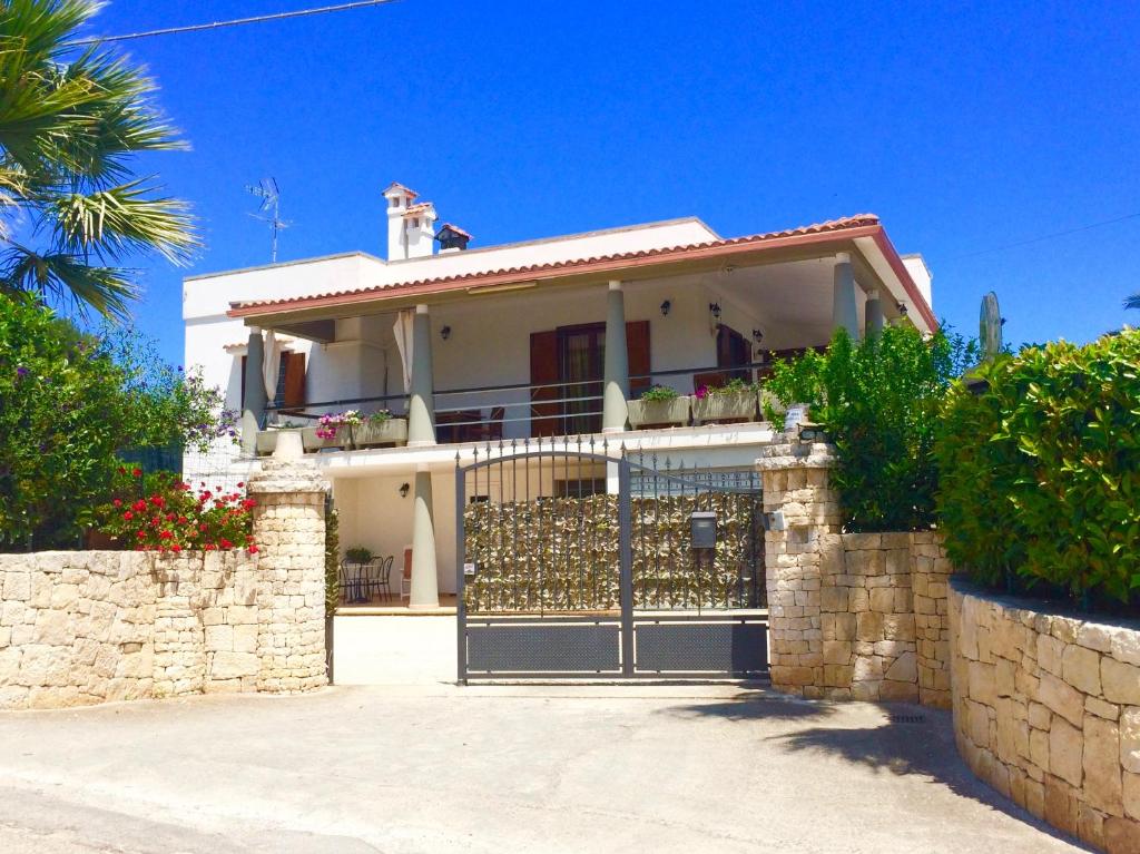 hotels with balcony in Ostuni