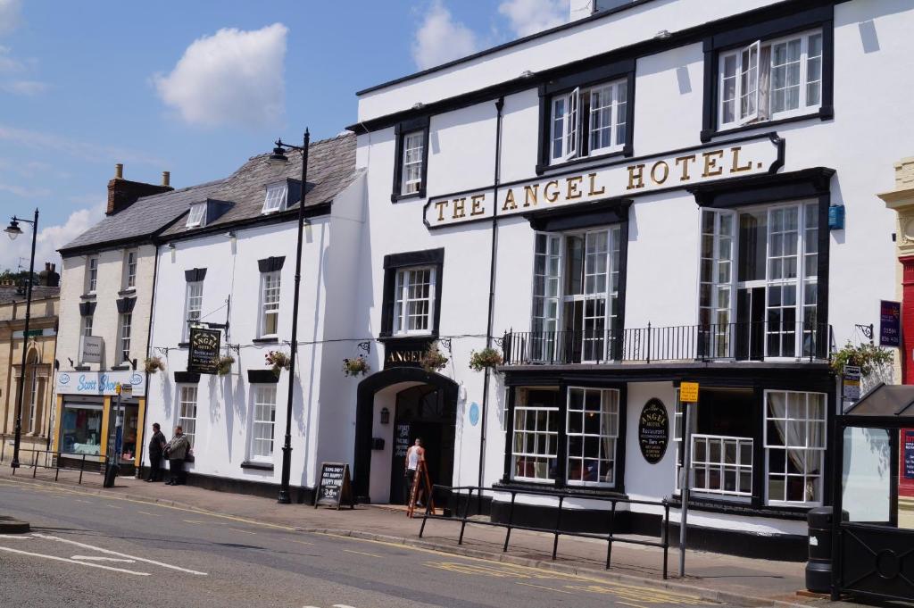 hotels with balcony in Gloucestershire