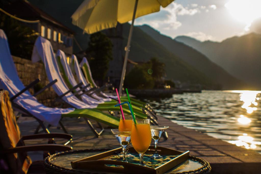 hotels with balcony in Kotor