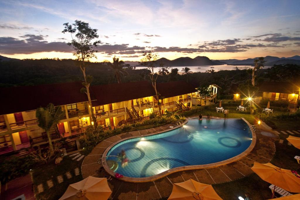 hotels with balcony in Coron