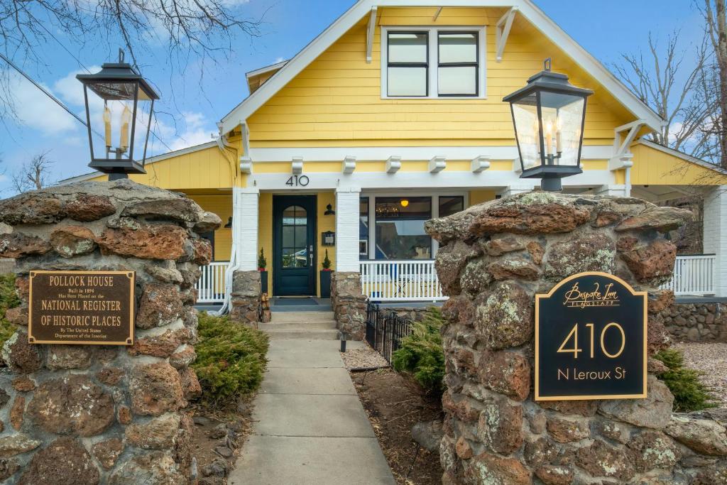 hotels with balcony in Flagstaff