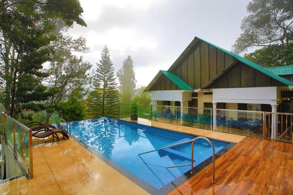 hotels with balcony in Munnar