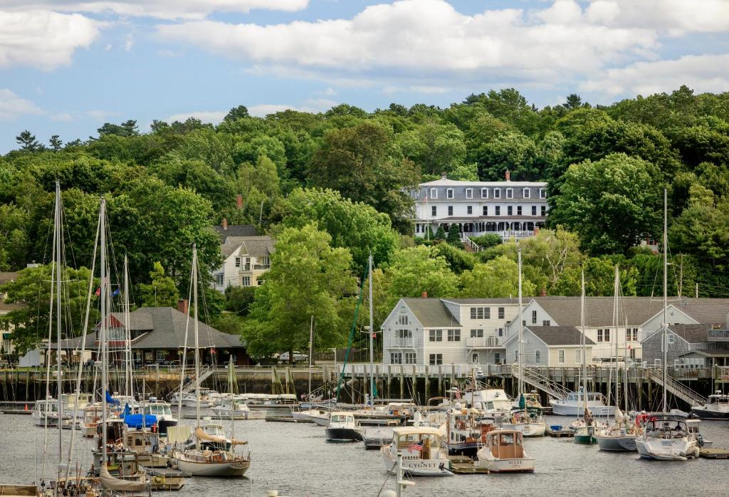 hotels with balcony in Maine