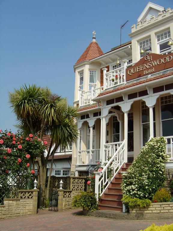 hotels with balcony in Somerset