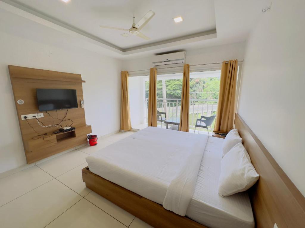 hotels with balcony in Ernakulam