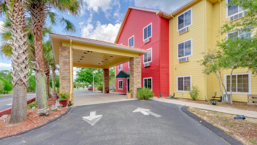 hotels with balcony in Tallahassee