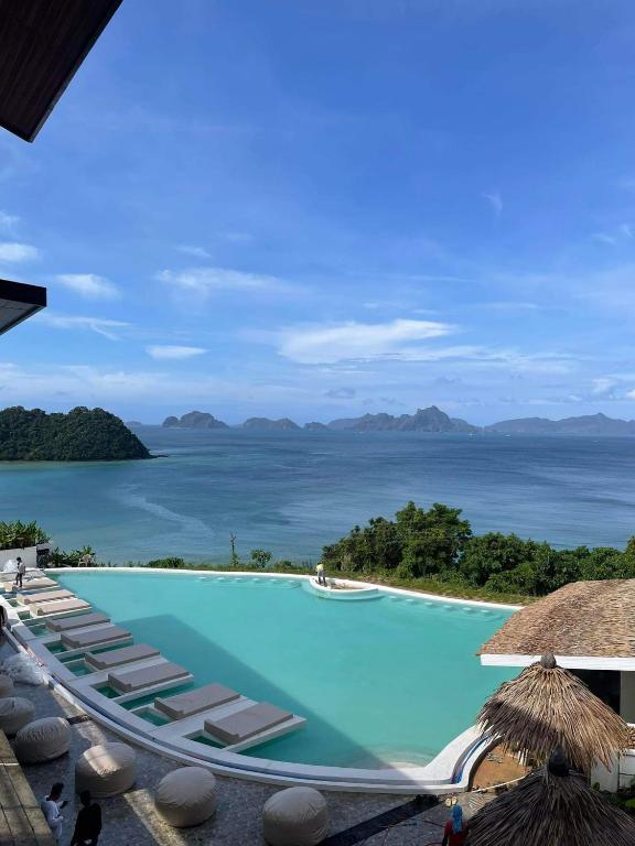 hotels with balcony in Palawan