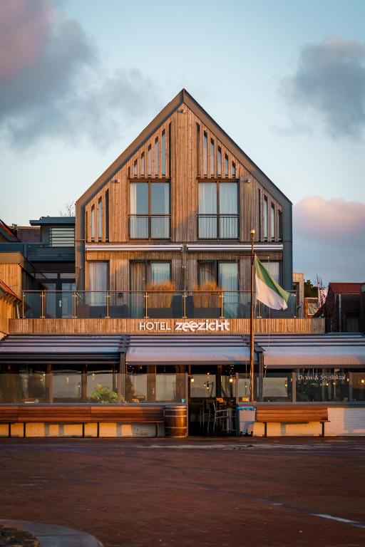 hotels with balcony in Oost Vlieland