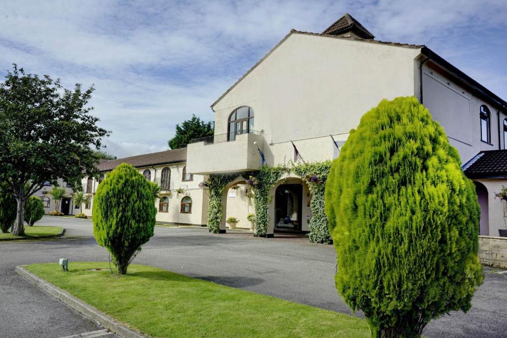 hotels with balcony in Cheshire