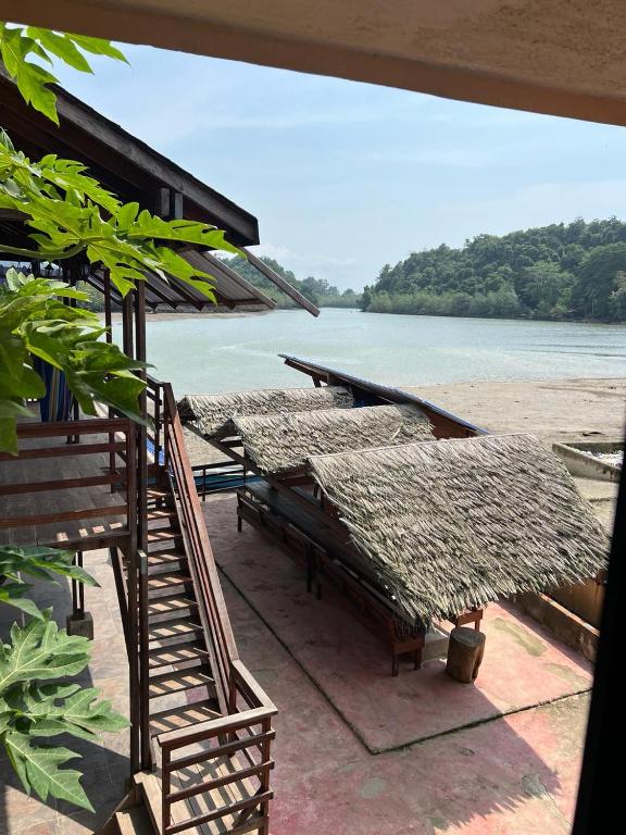 hotels with balcony in Nuqui