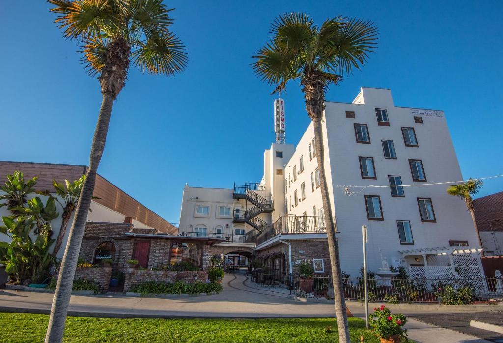 hotels with balcony in Pismo Beach