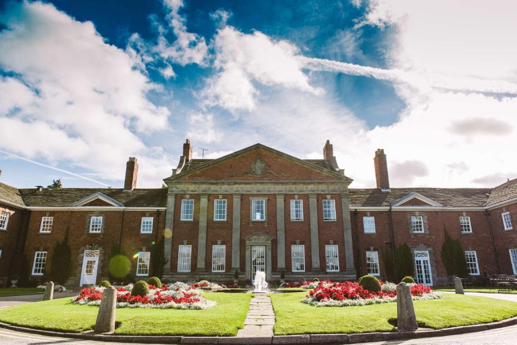 hotels with balcony in Cheshire